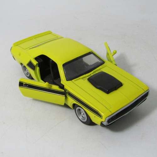 NewRay 1970 Dodge Challenger model car - pull back action - scale 1/32