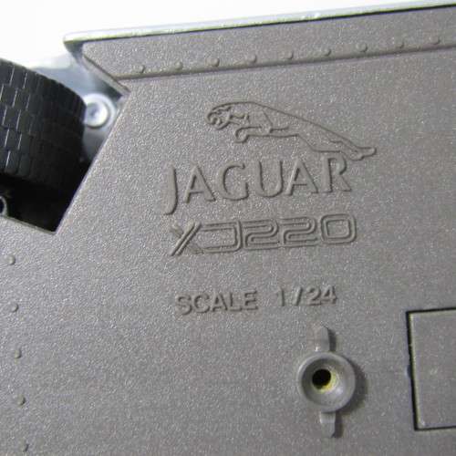 Maisto Jaguar XJ220 model car - scale 1/24