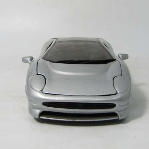 Maisto Jaguar XJ220 model car - scale 1/24