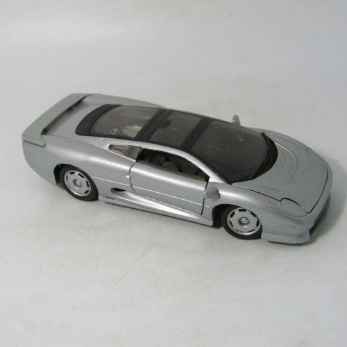 Maisto Jaguar XJ220 model car - scale 1/24