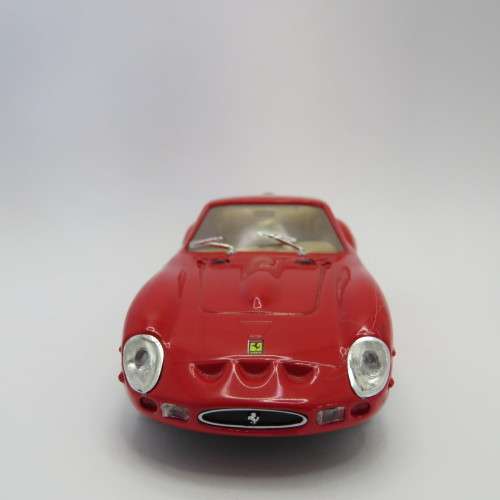 Solido 1963 Ferrari 250 GTO model car - Scale 1/43