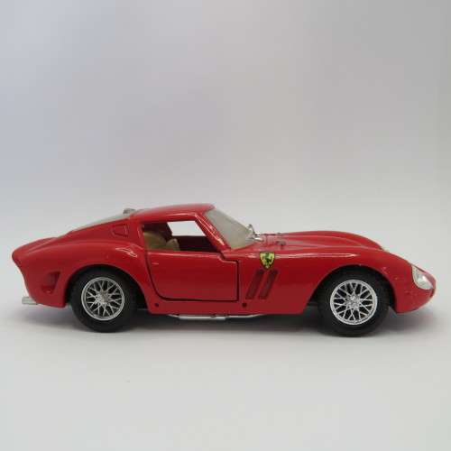 Solido 1963 Ferrari 250 GTO model car - Scale 1/43
