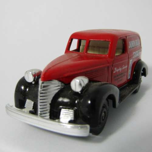 Lledo Days Gone 1939 Chevrolet Panel van - John Bull tyres - DG 40