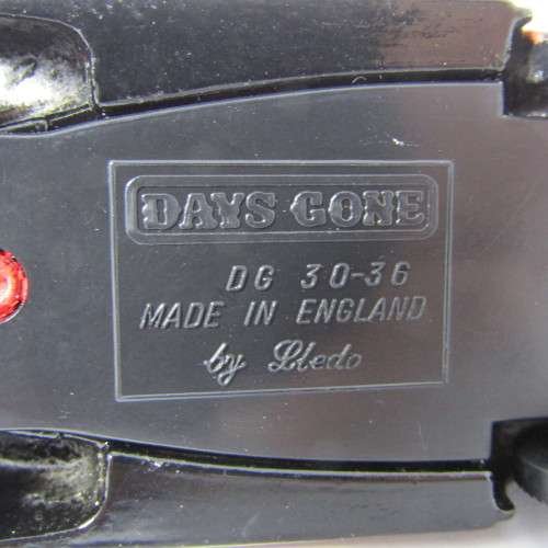 Lledo Days Gone 1939 Chevrolet Panel van - John Bull tyres - DG 40