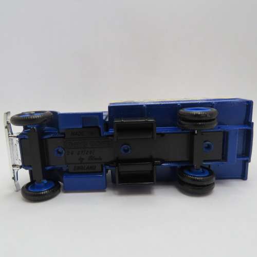 Lledo Days Gone 1934 Mack Canvas back truck - Tate and Lyle`s - DG 28