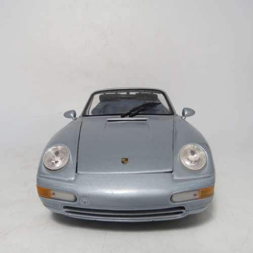 Maisto 1994 Porsche 911 Carrera Cabriolet die-cast model car - Scale 1/18