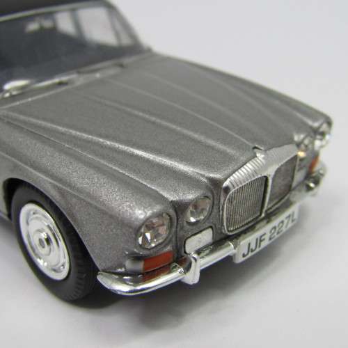 Lledo Vanguards Jaguar XJ6 Diamler Sovereign die-cast model car - scale 1/43