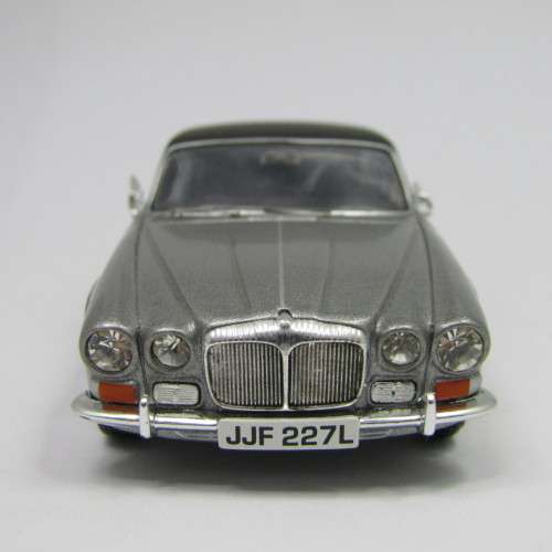 Lledo Vanguards Jaguar XJ6 Diamler Sovereign die-cast model car - scale 1/43