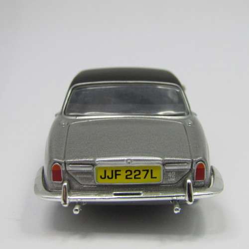 Lledo Vanguards Jaguar XJ6 Diamler Sovereign die-cast model car - scale 1/43