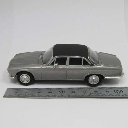 Lledo Vanguards Jaguar XJ6 Diamler Sovereign die-cast model car - scale 1/43