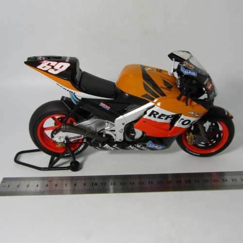 Protar 2005 Honda RC211V Team Repsol MotoGP model motorcycle - scale 1/9 in box - #69 Nicky Hayden