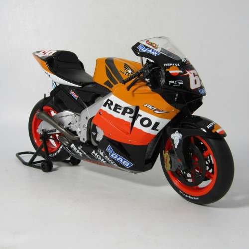 Protar 2005 Honda RC211V Team Repsol MotoGP model motorcycle - scale 1/9 in box - #69 Nicky Hayden
