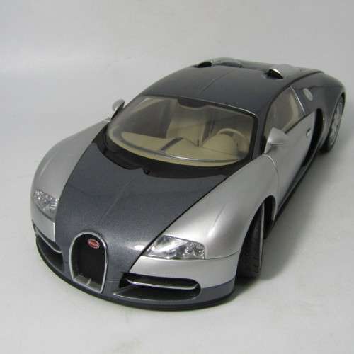 AutoArt Bugatti EB 16.4 Veyron showcar model car in box - excellent - #1661 with COA