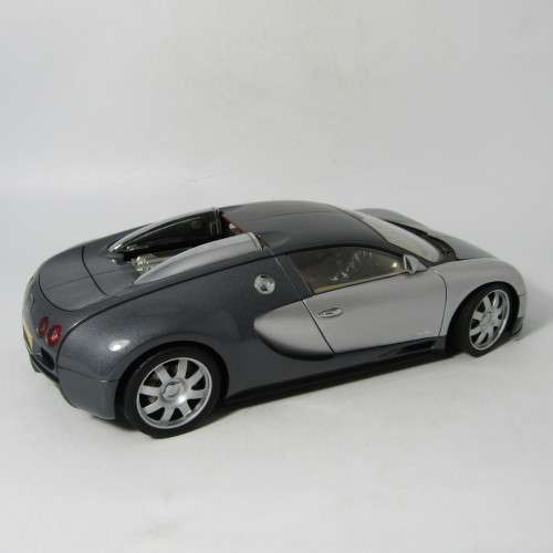 AutoArt Bugatti EB 16.4 Veyron showcar model car in box - excellent - #1661 with COA