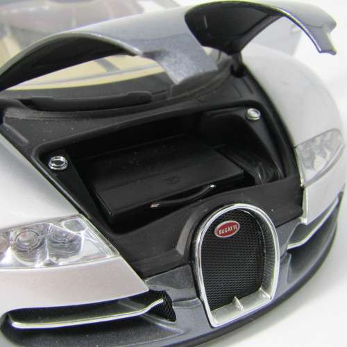 AutoArt Bugatti EB 16.4 Veyron showcar model car in box - excellent - #1661 with COA