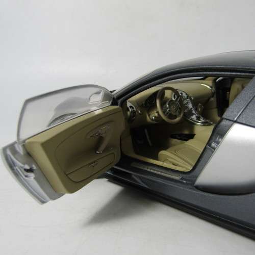 AutoArt Bugatti EB 16.4 Veyron showcar model car in box - excellent - #1661 with COA