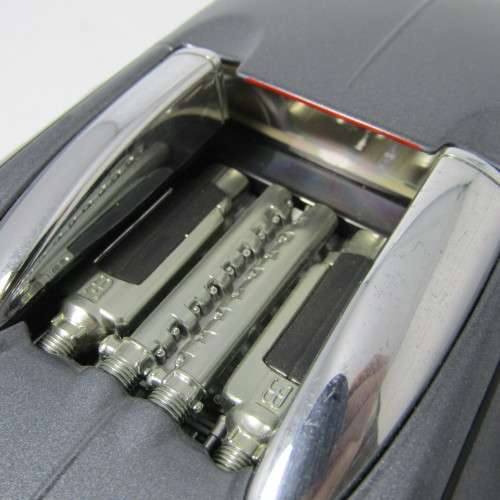 AutoArt Bugatti EB 16.4 Veyron showcar model car in box - excellent - #1661 with COA