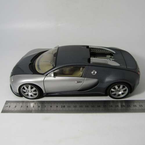 AutoArt Bugatti EB 16.4 Veyron showcar model car in box - excellent - #1661 with COA