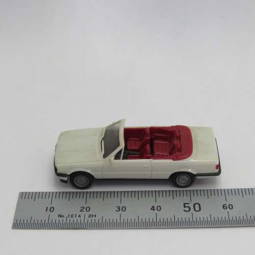 Herpa 2059 BMW 325i convertible plastic model car - HO scale 1/87