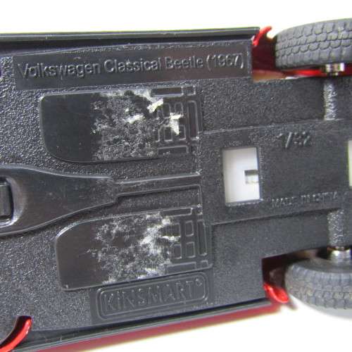 Kinsmart 1967 Volkswagen Beetle model car - pull back action - scale 1/32