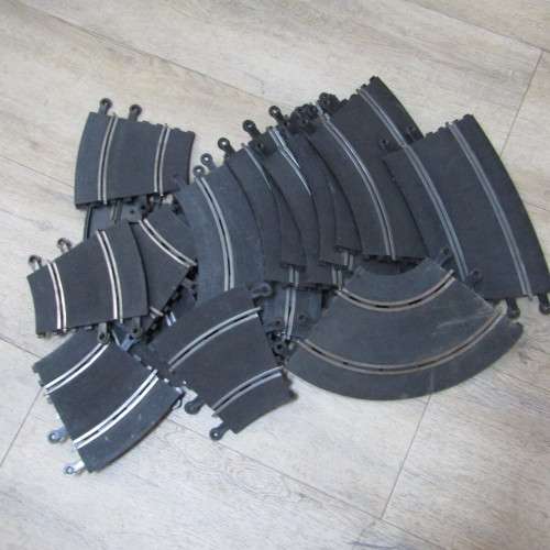 Lot of 19 vintage Tri-Ang Scalextric tracks - curves