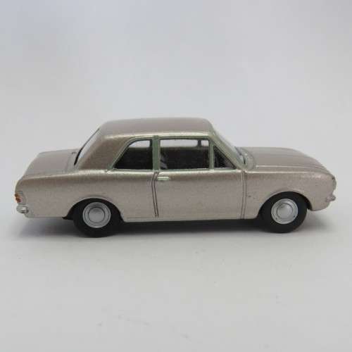 Oxford die-cast Ford Cortina MK2 model car - Scale 1/76