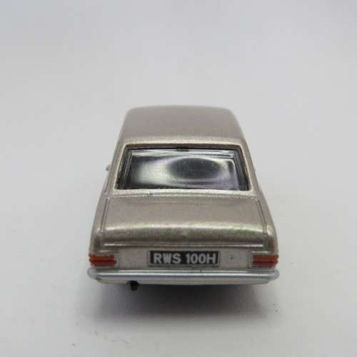 Oxford die-cast Ford Cortina MK2 model car - Scale 1/76