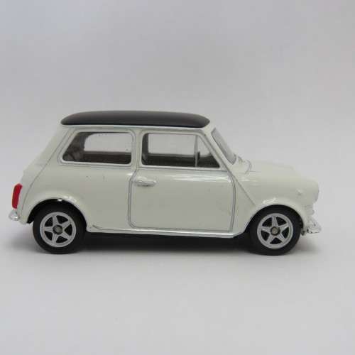 Welly Mini Cooper 1300 model car