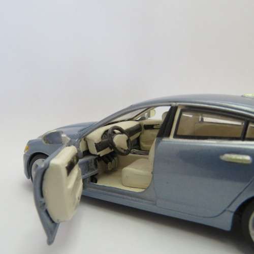 Bburago Jaguar XF model car - Scale
