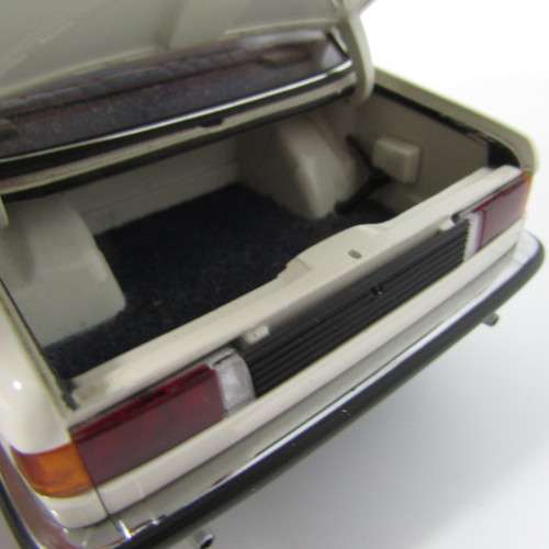 AutoArt BMW 323i die-cast model car - left rear wheel repaired - scale 1/18