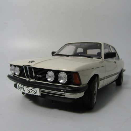 AutoArt BMW 323i die-cast model car - left rear wheel repaired - scale 1/18