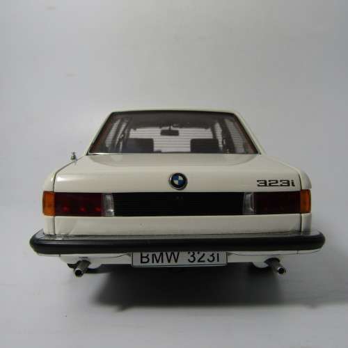 AutoArt BMW 323i die-cast model car - left rear wheel repaired - scale 1/18