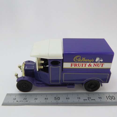 Corgi Cadbury`s Selection Morris Bullnose truck - Fruit and Nut