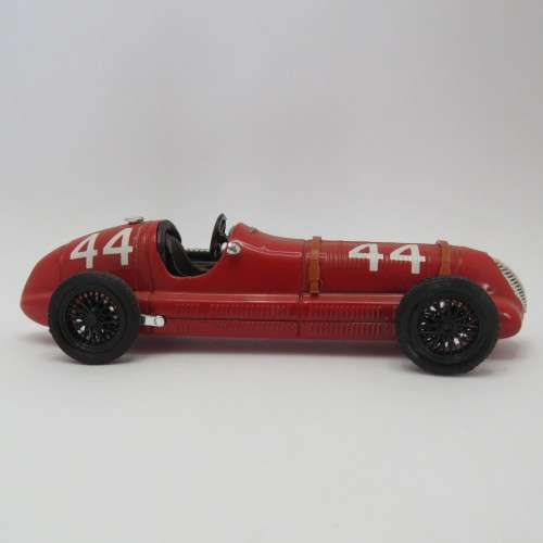 Brumm 1938 Maserati F1 8C racing model car - Scale