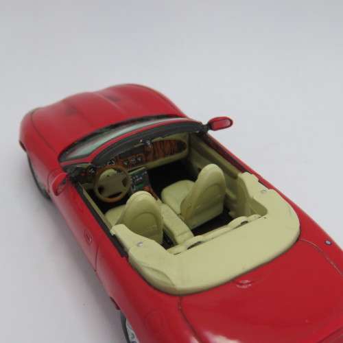 Vitesse Jaguar XK8 die-cast model car - Scale 1/43