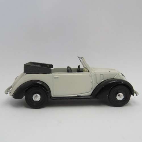 Brumm Fiat Convertible model car - Light missing - Scale 1/43