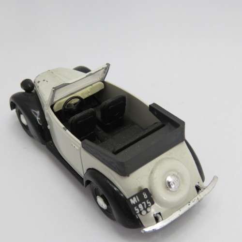 Brumm Fiat Convertible model car - Light missing - Scale 1/43
