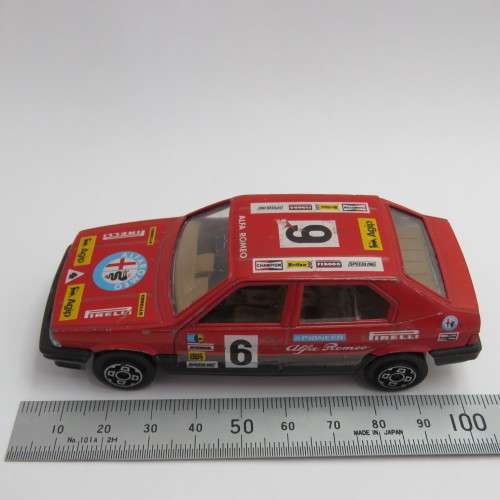 Bburago Alfa Romeo 33 racing model car #6 - Scale 1/43