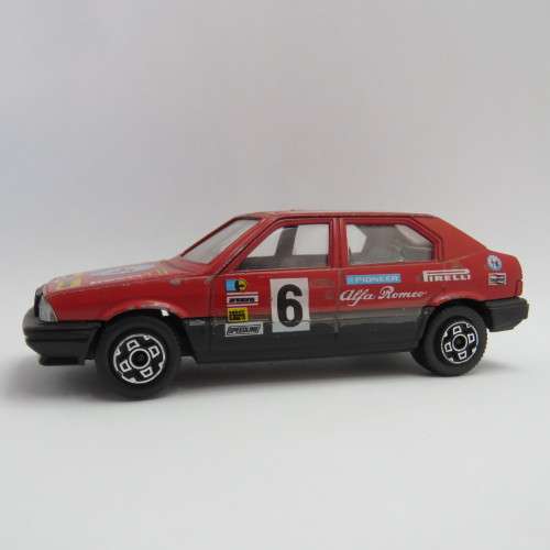 Bburago Alfa Romeo 33 racing model car #6 - Scale 1/43