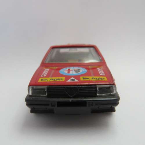 Bburago Alfa Romeo 33 racing model car #6 - Scale 1/43