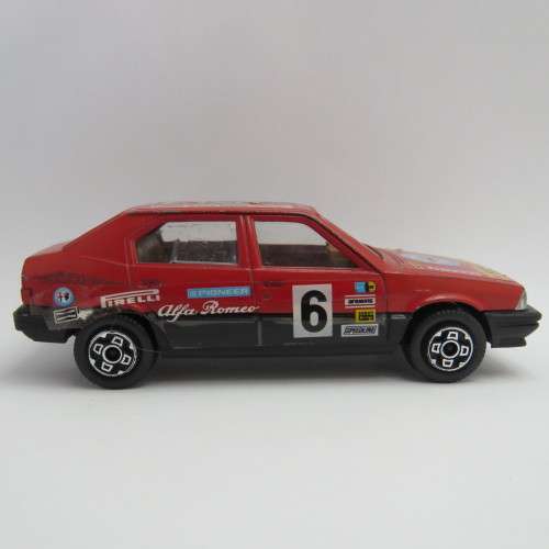 Bburago Alfa Romeo 33 racing model car #6 - Scale 1/43
