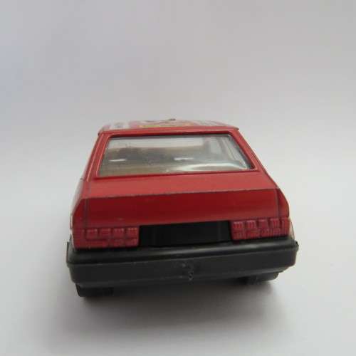 Bburago Alfa Romeo 33 racing model car #6 - Scale 1/43