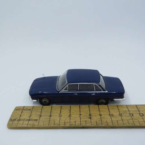 Lledo Vanguards Triumph 2000 MKII die-cast model car - Scale 1/43 - Mirror missing
