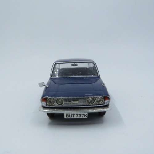Lledo Vanguards Triumph 2000 MKII die-cast model car - Scale 1/43 - Mirror missing