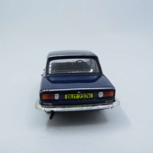 Lledo Vanguards Triumph 2000 MKII die-cast model car - Scale 1/43 - Mirror missing