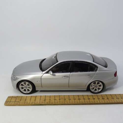 Kyosho BMW 3 Series model car - Scale 1/18