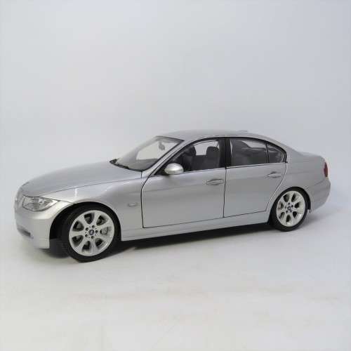 Kyosho BMW 3 Series model car - Scale 1/18