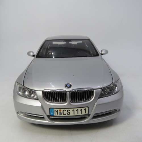 Kyosho BMW 3 Series model car - Scale 1/18