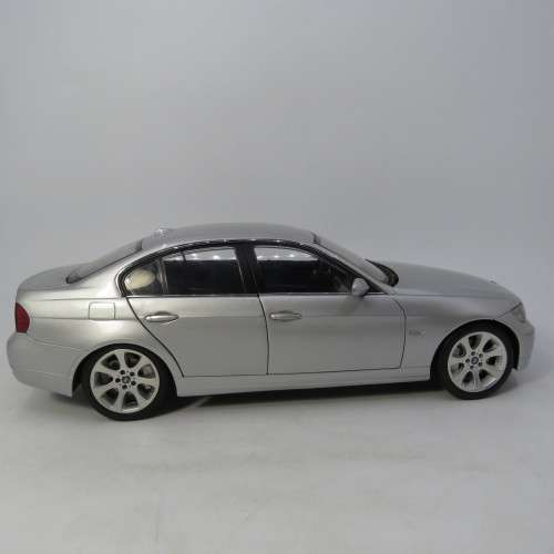 Kyosho BMW 3 Series model car - Scale 1/18