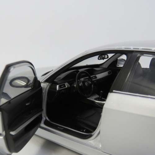 Kyosho BMW 3 Series model car - Scale 1/18
